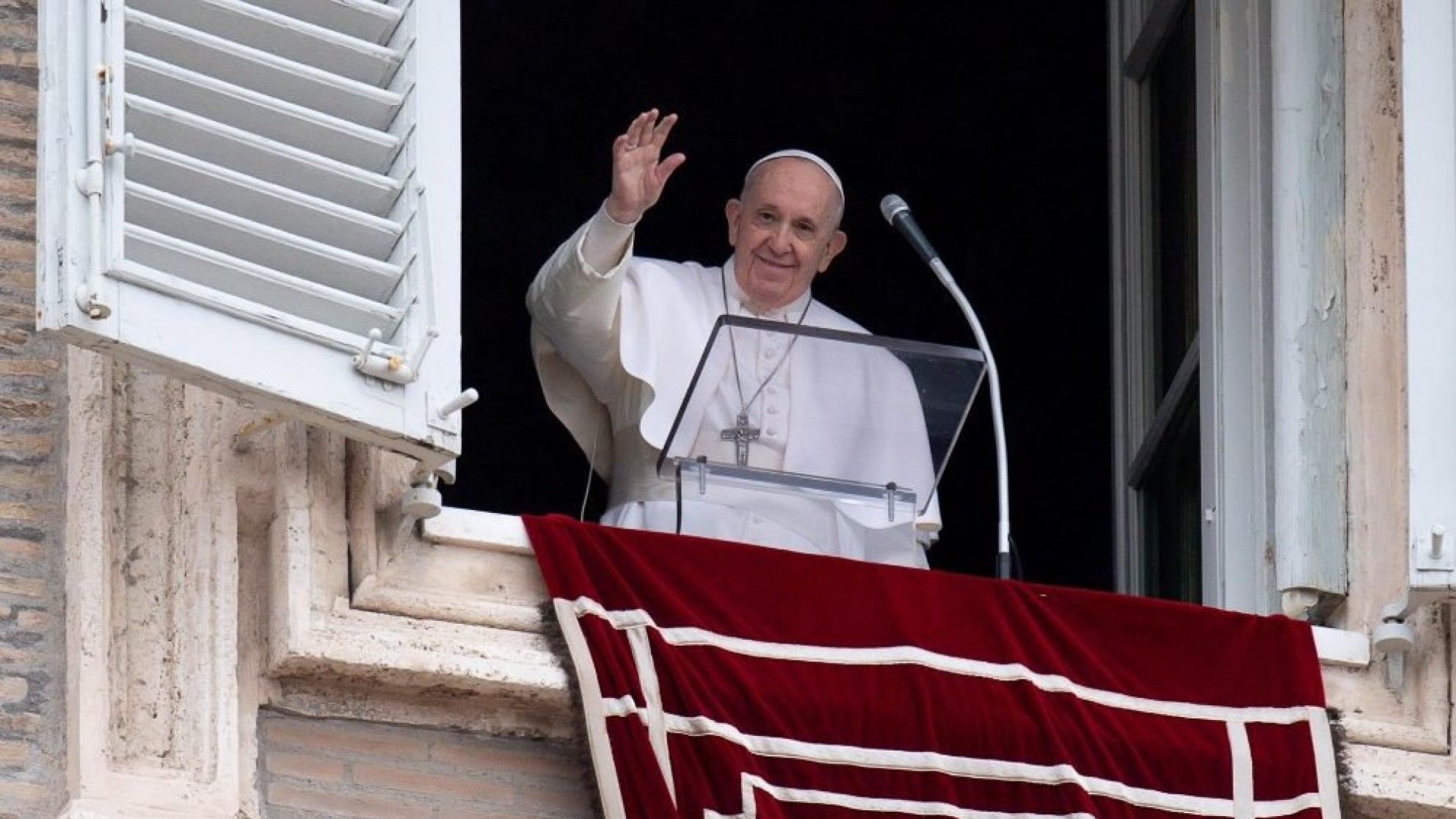 Por la crisis económica en el Vaticano, el Papa recorta el 10% del sueldo a cardenales